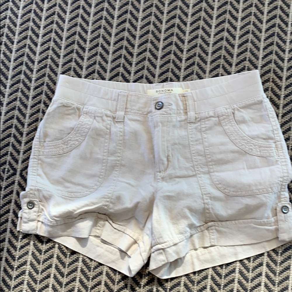 Womans linen shorts